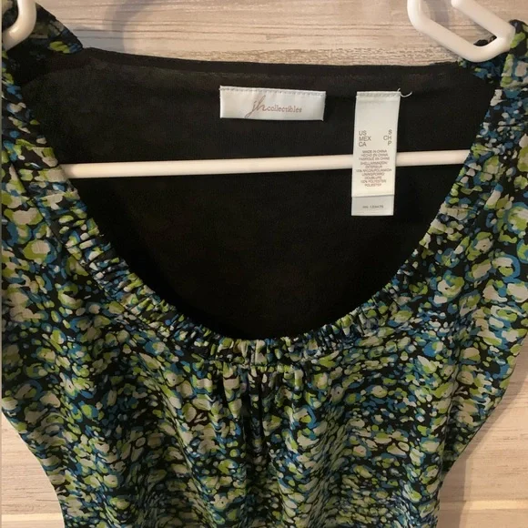 JH Collectibles; Scoop Top Flowers - Picture 3 of 4